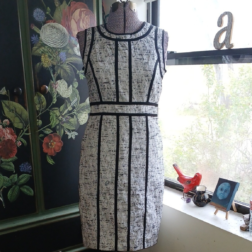 Calvin Klein Black and White Sleeveless Sheath Midi Dress Sz 8